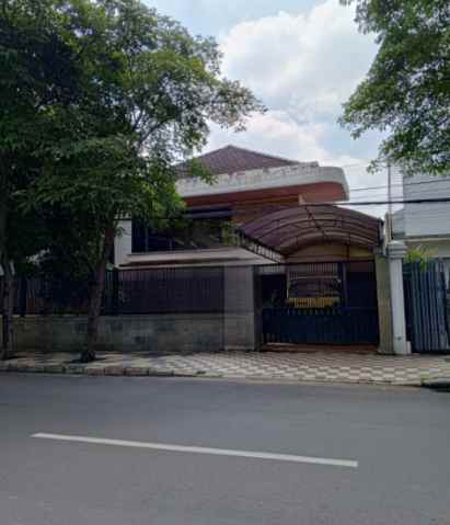 dijual rumah raya dharmahusada indah