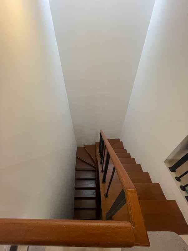 dijual rumah rempoa ciputat tangsel