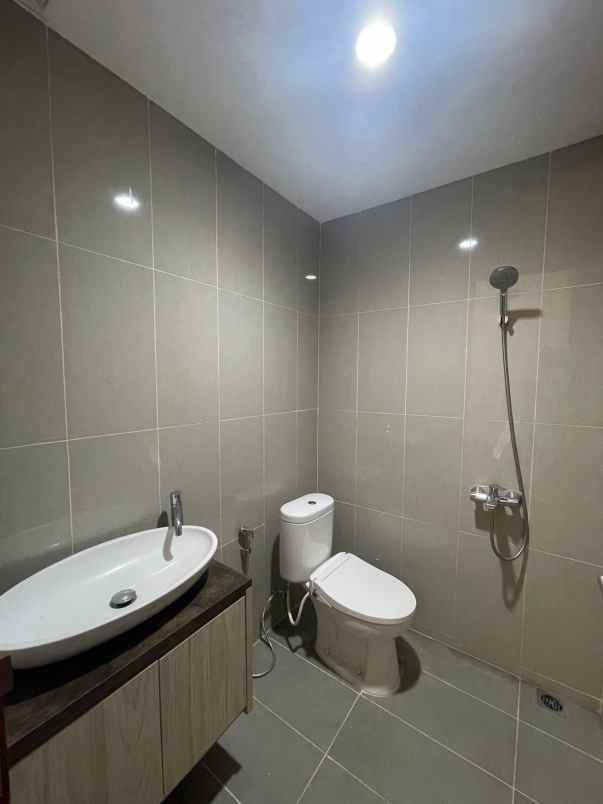 dijual rumah rempoa ciputat tangsel