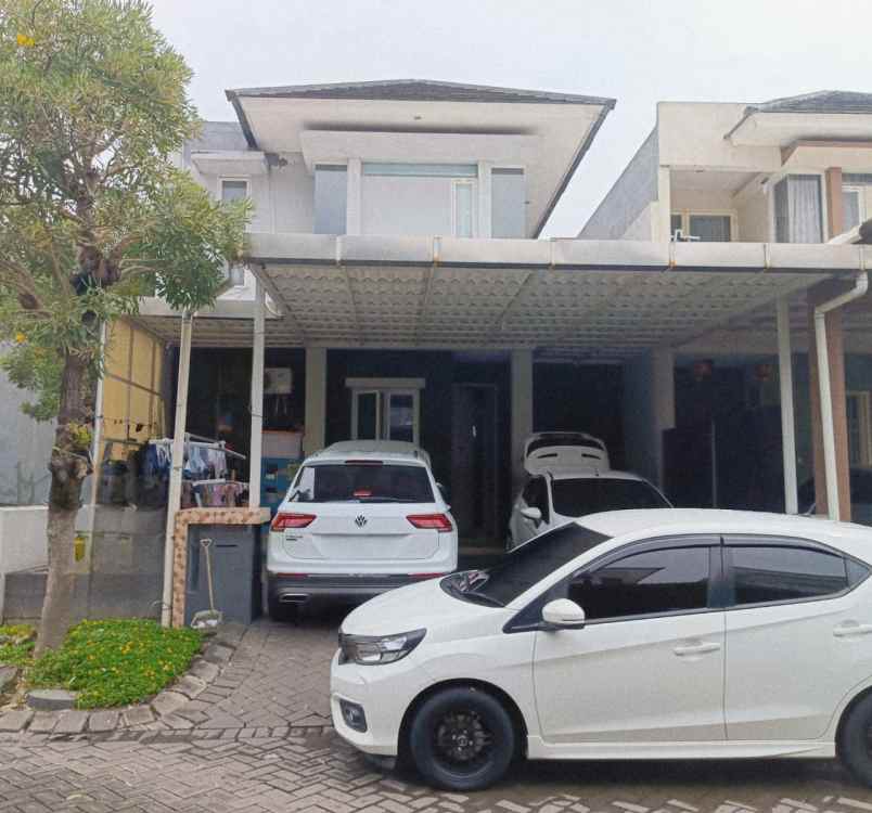 dijual rumah royal residence
