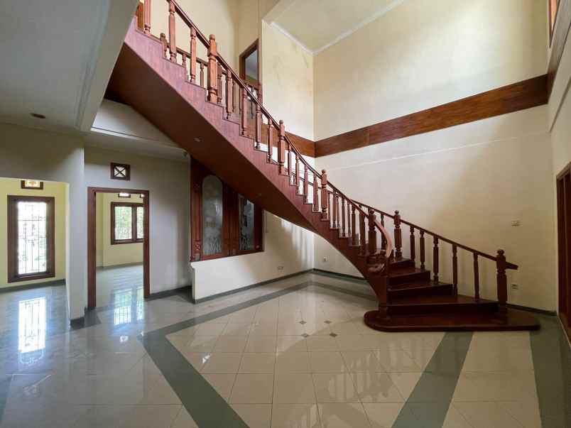 dijual rumah rungkut