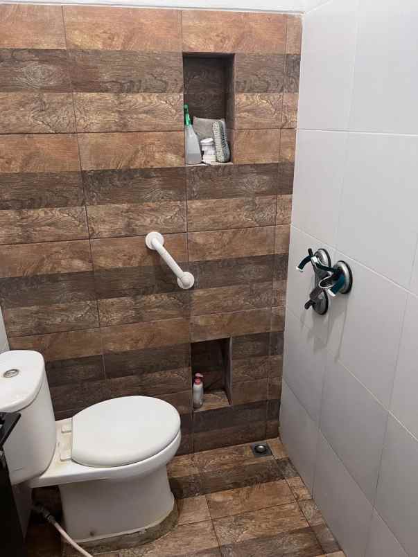 dijual rumah rungkut