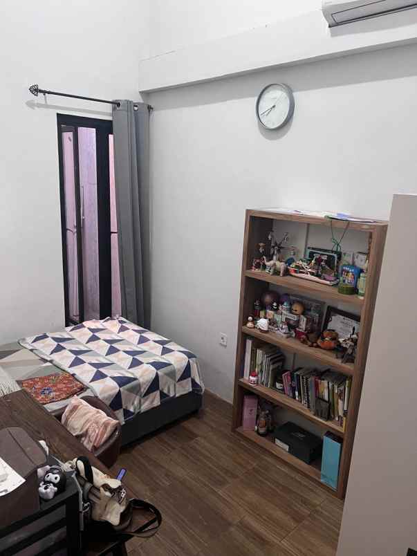 dijual rumah rungkut