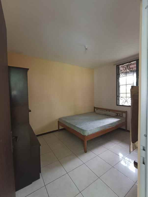 dijual rumah rungkut merr