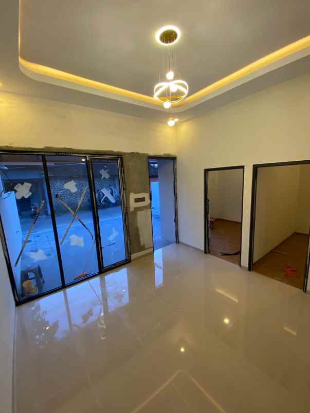 dijual rumah sambiroto