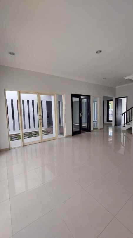 dijual rumah san diego pakuwon city