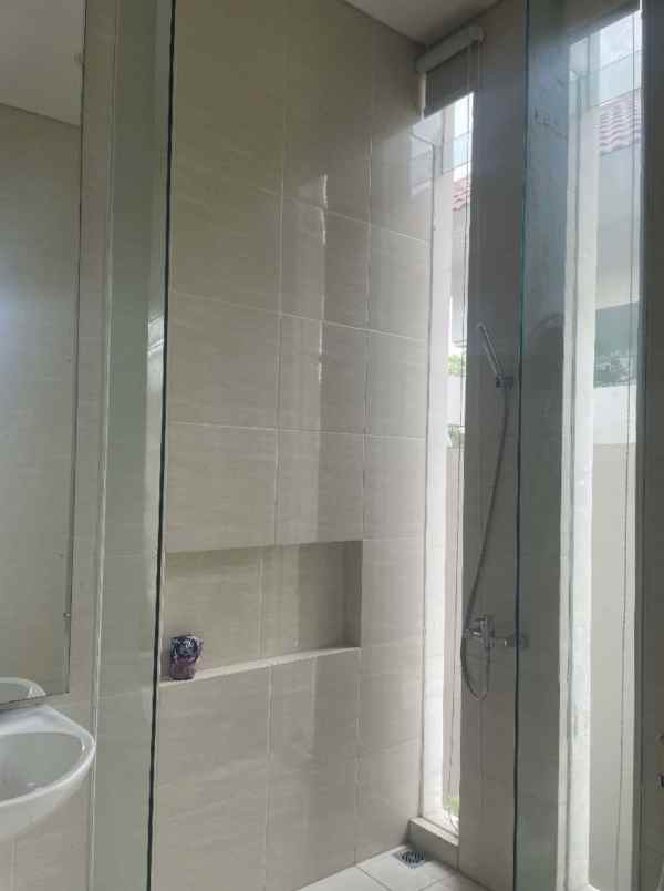 dijual rumah santiago rosa pakuwon city