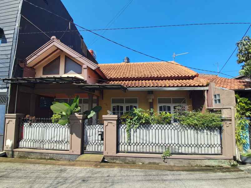 dijual rumah saturnus margahayu raya