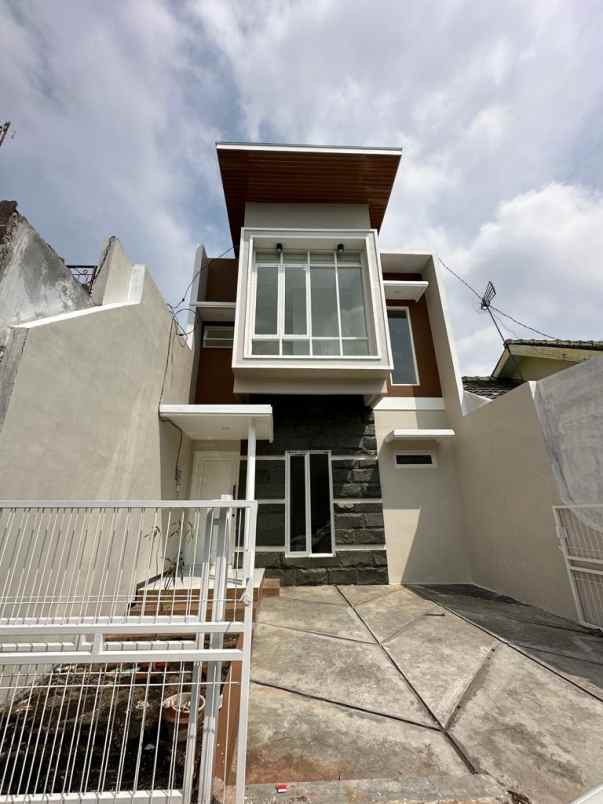 dijual rumah sawojajar 2