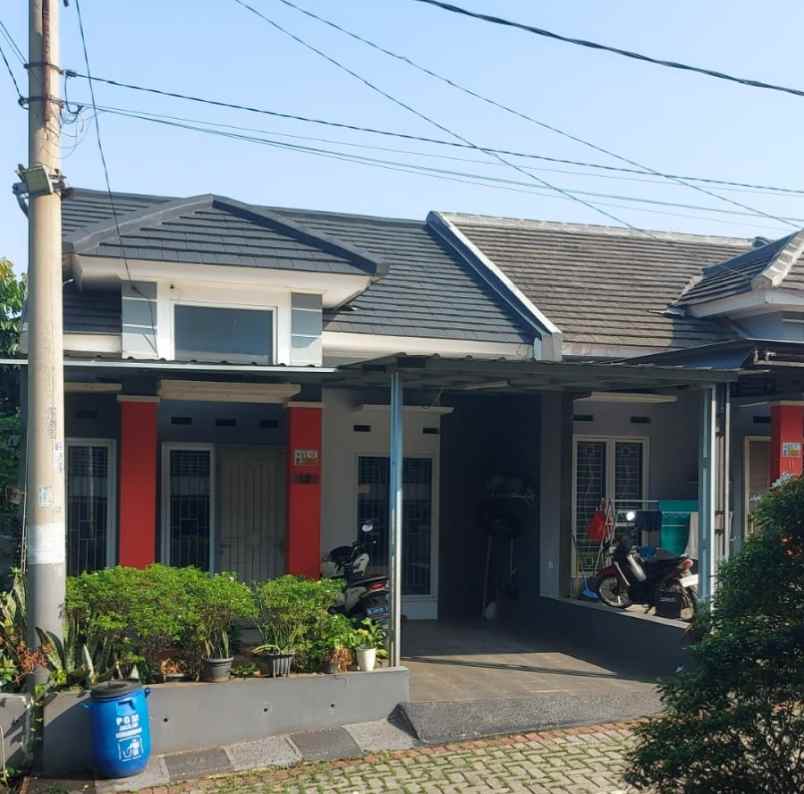 dijual rumah semi furnish dekat stasiun depok baru