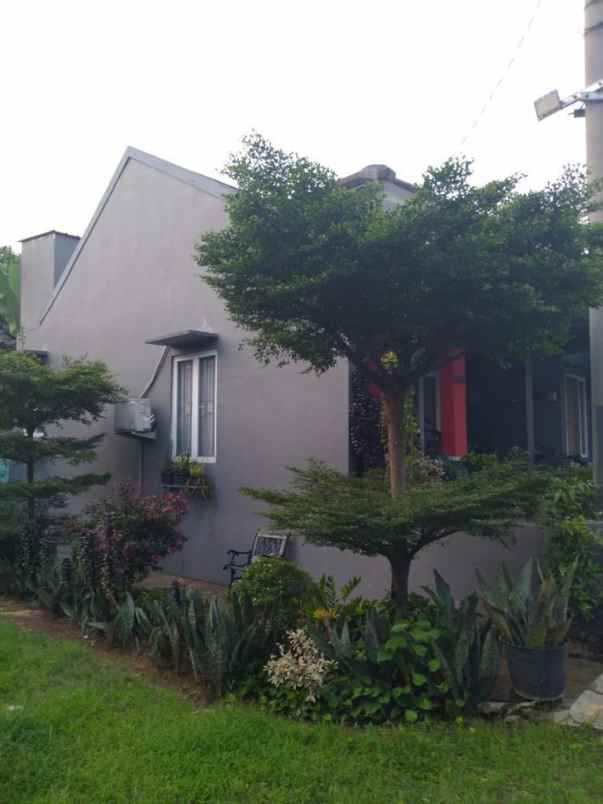 dijual rumah semi furnish dekat stasiun depok baru