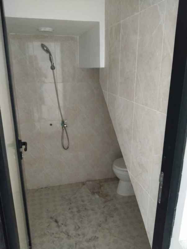 dijual rumah semolowaru