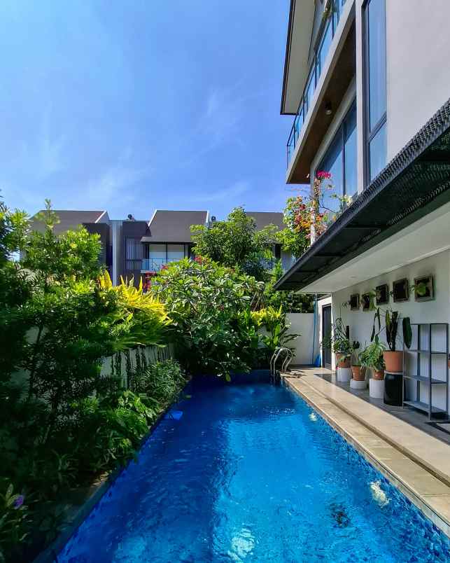 dijual rumah serenia hills lebak bulus