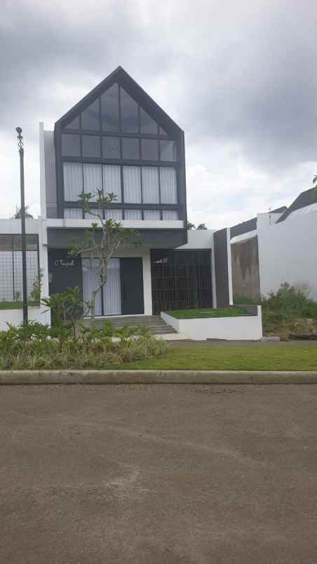dijual rumah smart valley dago