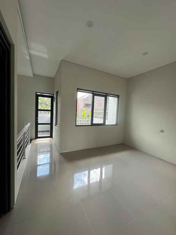 dijual rumah soekarno hatta dekat metro