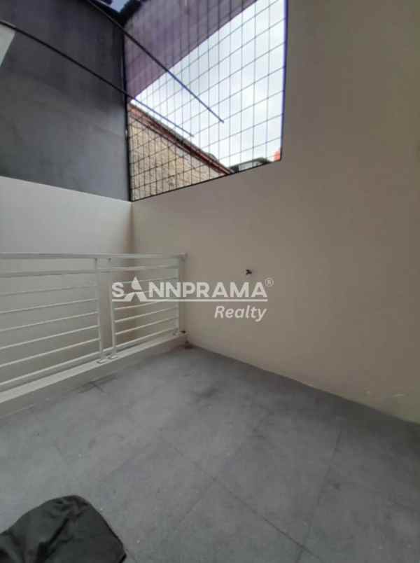 dijual rumah srengseng sawah