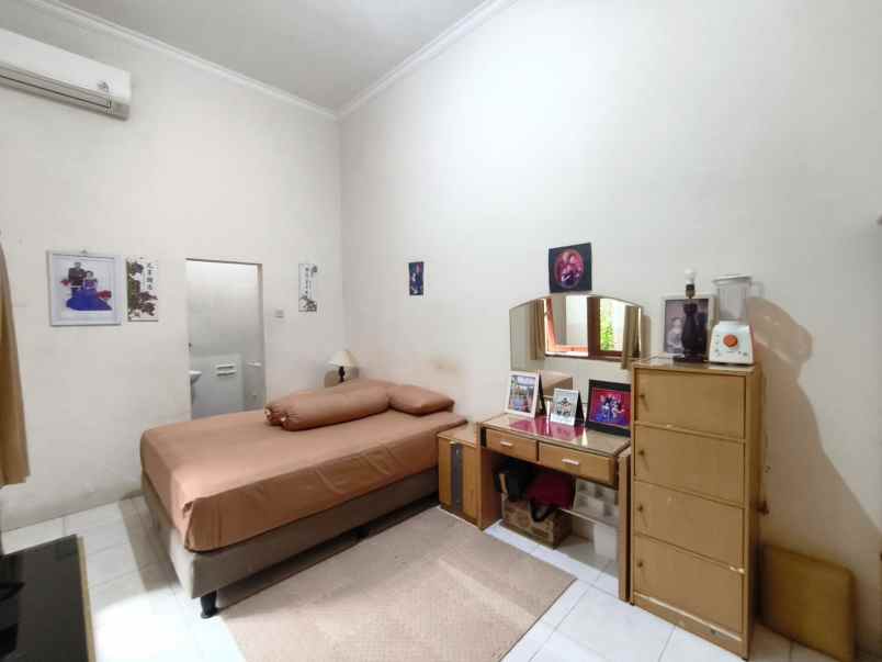 dijual rumah sutorejo