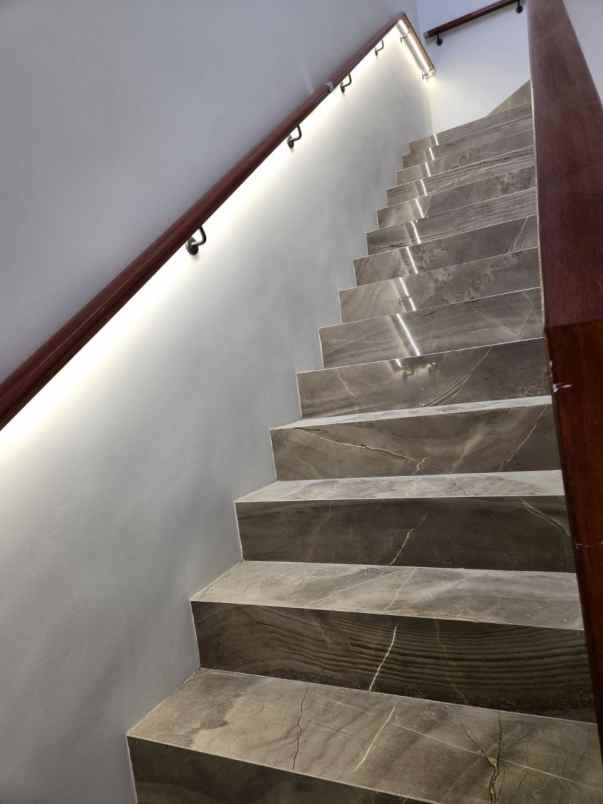 dijual rumah sutorejo prima indah utara