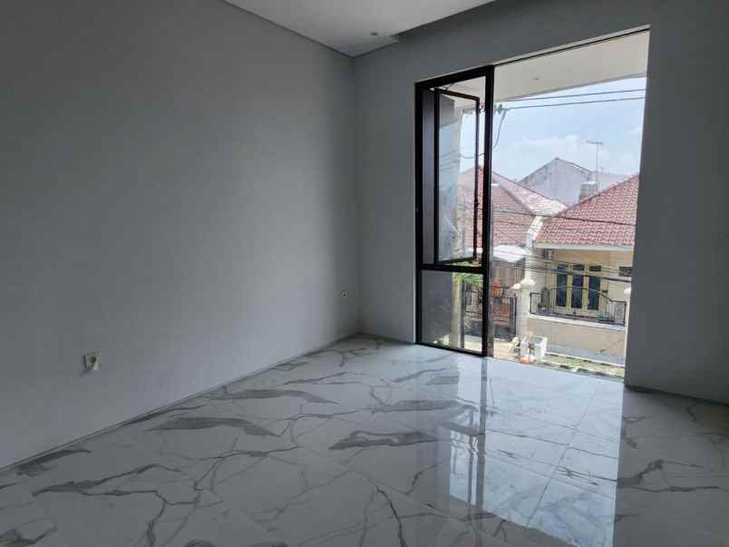 dijual rumah sutorejo prima indah utara