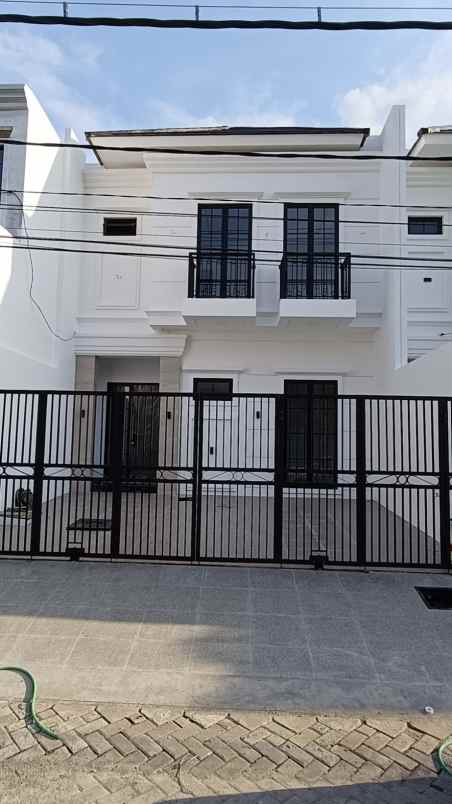 dijual rumah sutorejo timur
