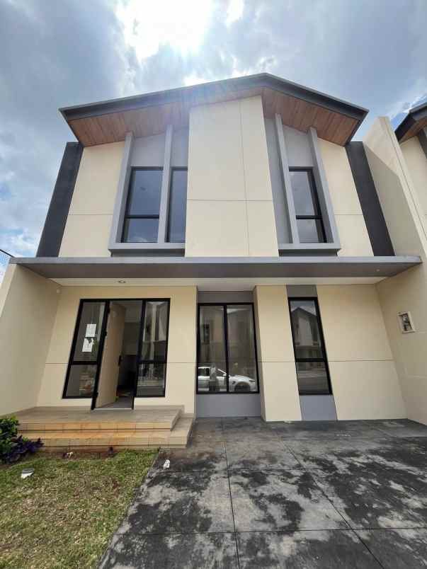 dijual rumah suvarna sutera pasar kemis