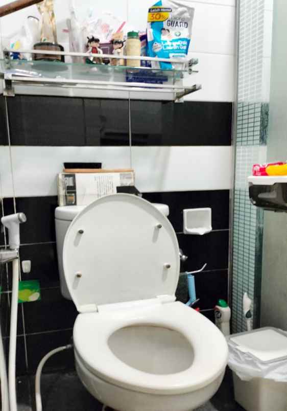 dijual rumah taman anyelir 2 blok c1 no