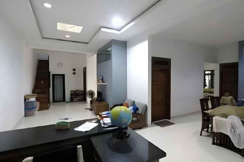 dijual rumah taman menanggal indah