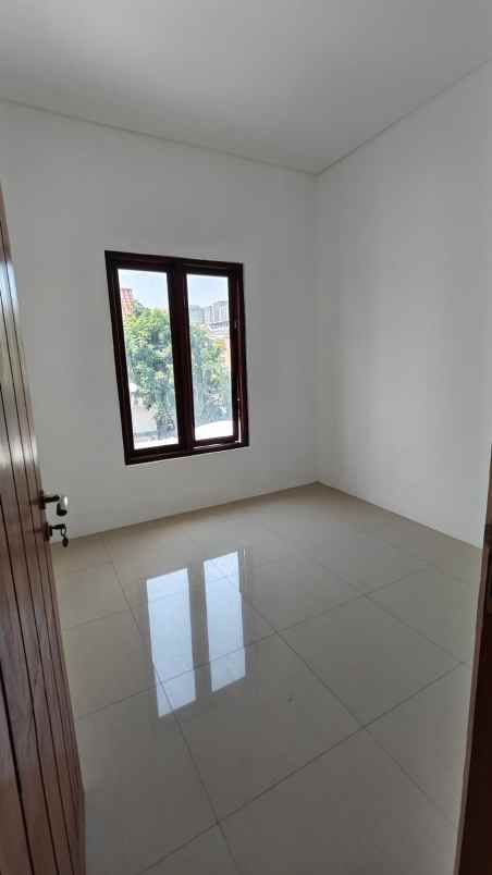 dijual rumah the gayungsari