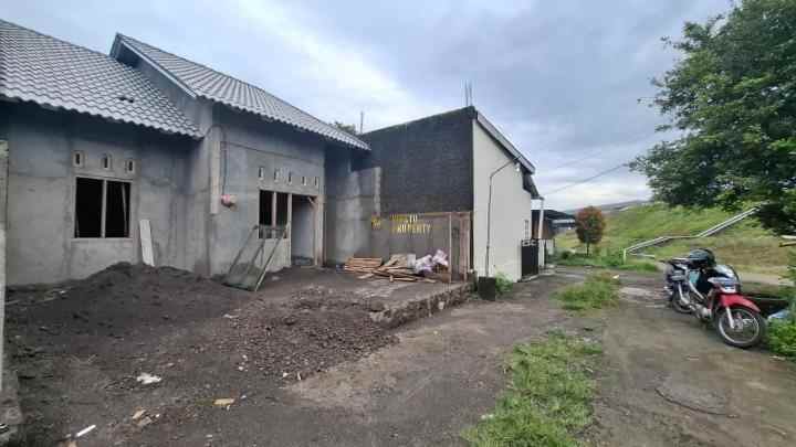 dijual rumah tirtomartani kec kalasan