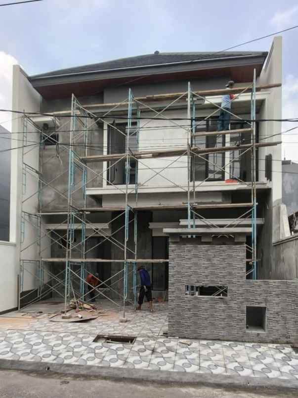 dijual rumah wisma permai barat