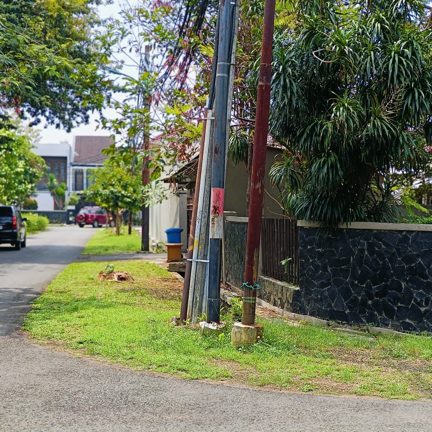 dijual tanah dan rumah dalam perumahan di cipayung