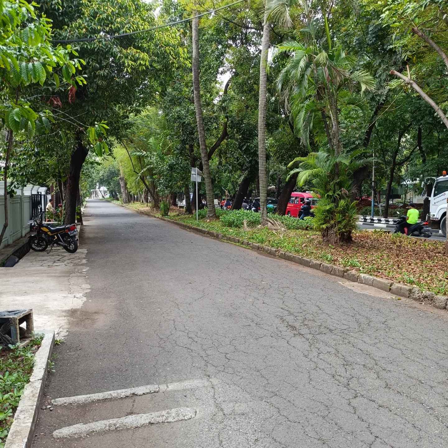 dijual tanah dan rumah dalam perumahan di cipayung
