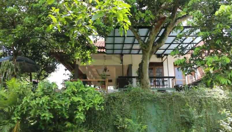 dijual villa jalan kinasih