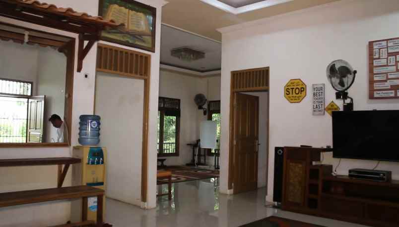 dijual villa jalan kinasih