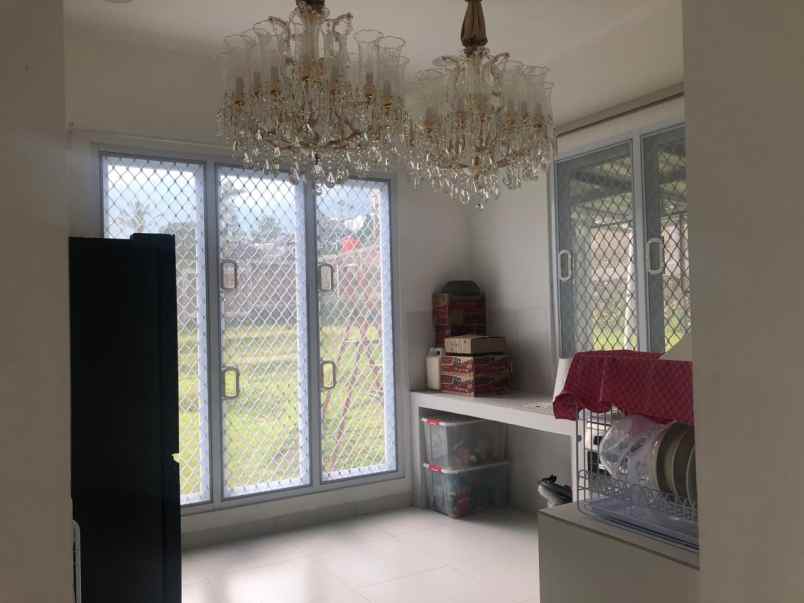 dijual villa jl kota bunga