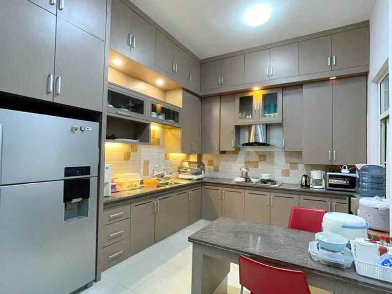 dijual villa komplek cemara asri jalan rajawali