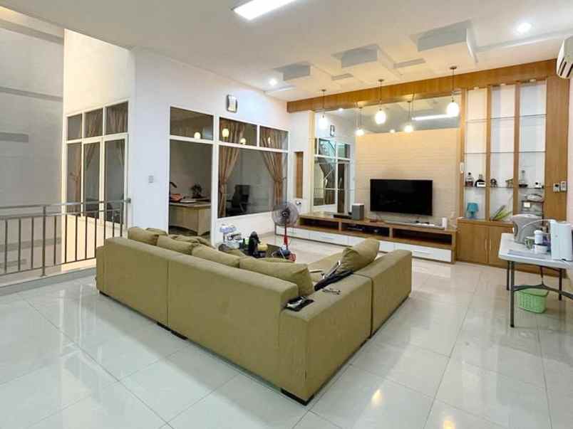 dijual villa komplek cemara asri jalan rajawali