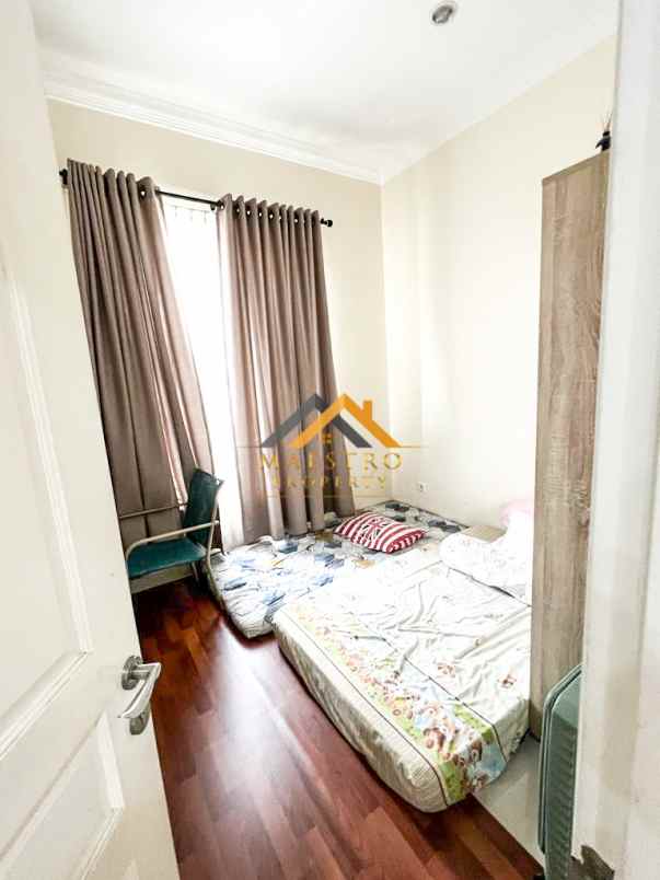 dijual villa komplek citraland gama