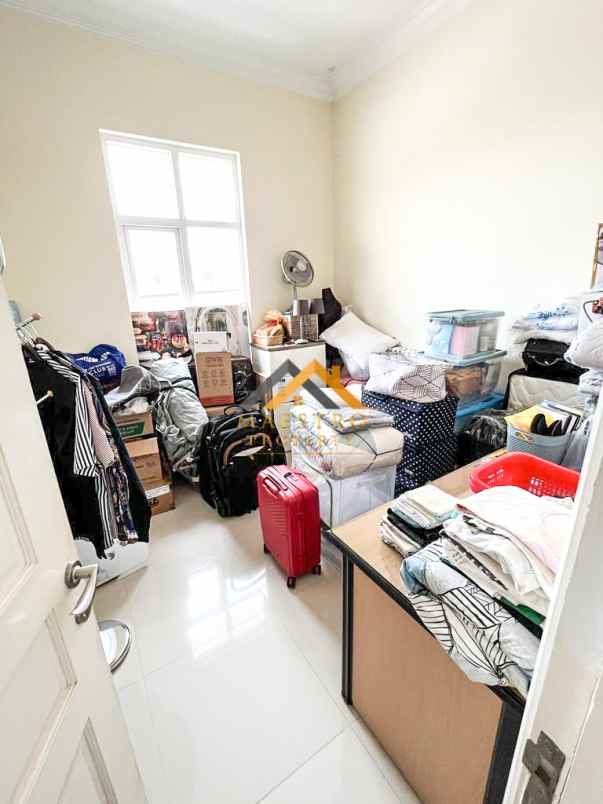 dijual villa komplek citraland gama