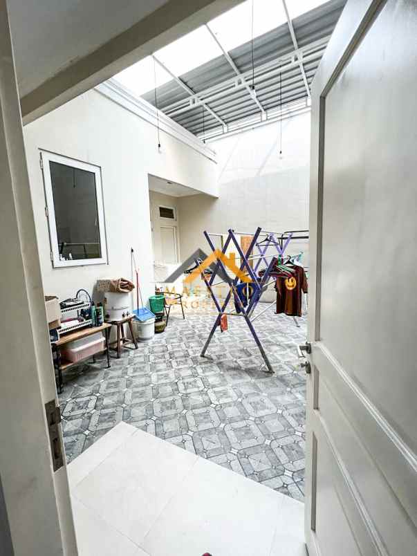 dijual villa komplek citraland gama