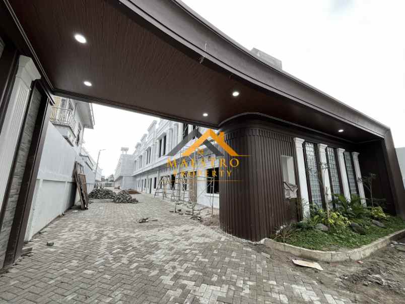 dijual villa komplek union mentari