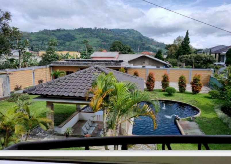 dijual villa lembang