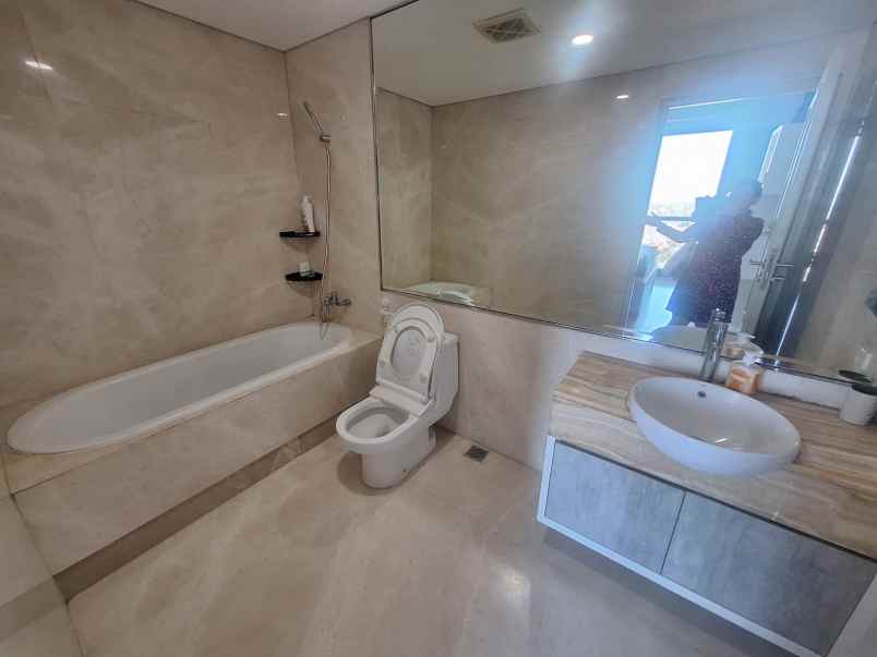 disewakan apartemen the peak residence lt 22