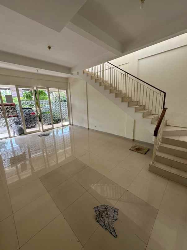 disewakan ruko gudang kantor bizhome pakuwon city
