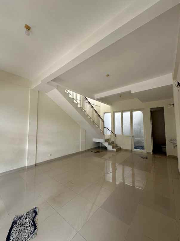 disewakan ruko gudang kantor bizhome pakuwon city