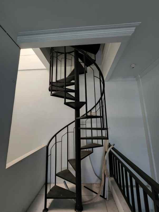 disewakan ruko semut square