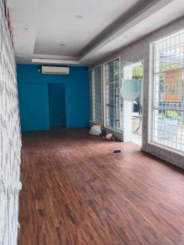 disewakan ruko untuk bisnis posisi pinggir jalan raya