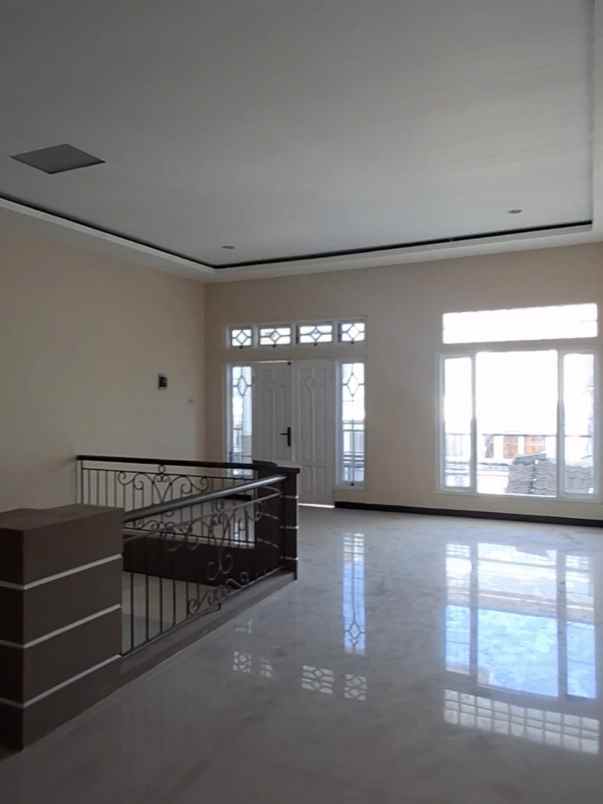 disewakan rumah babatan pantai barat
