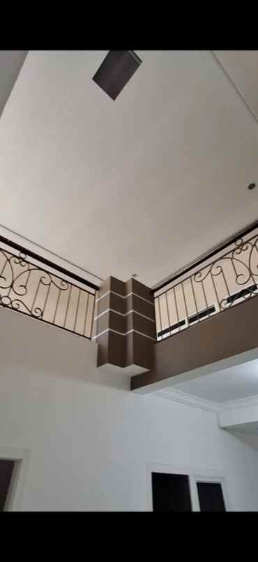 disewakan rumah babatan pantai barat