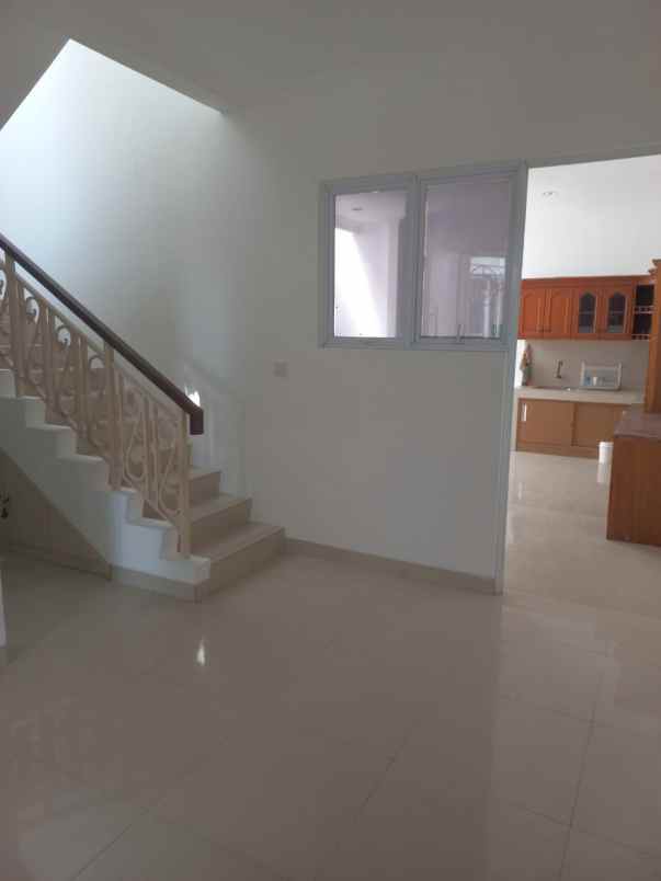 disewakan rumah cluster thames jgc jakarta